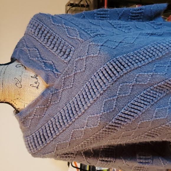 Charcoal gray fringy shawl fits sizes S-XL - Picture 2 of 10